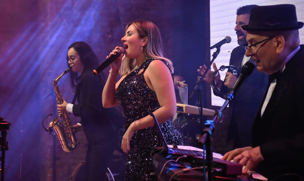 No repertório atual, entram sucessos das novelas, hits da discoteca e músicas que mostram uma Itália contemporânea, longe da imagem folclórica tradicional