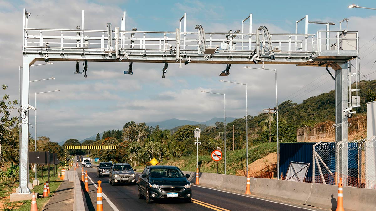 Cobrança de tarifas envolvendo o Lote Litoral Paulista proporcionará a instalação de 26 pórticos