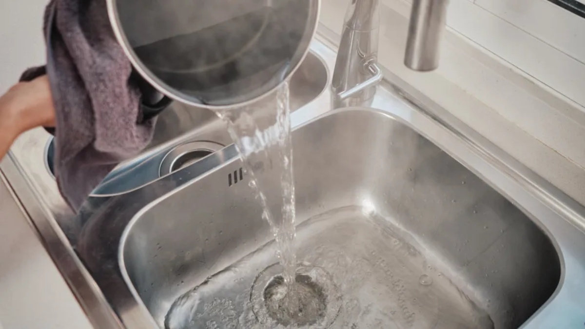 A água quente pode até trazer benefícios para o sistema de encanamento