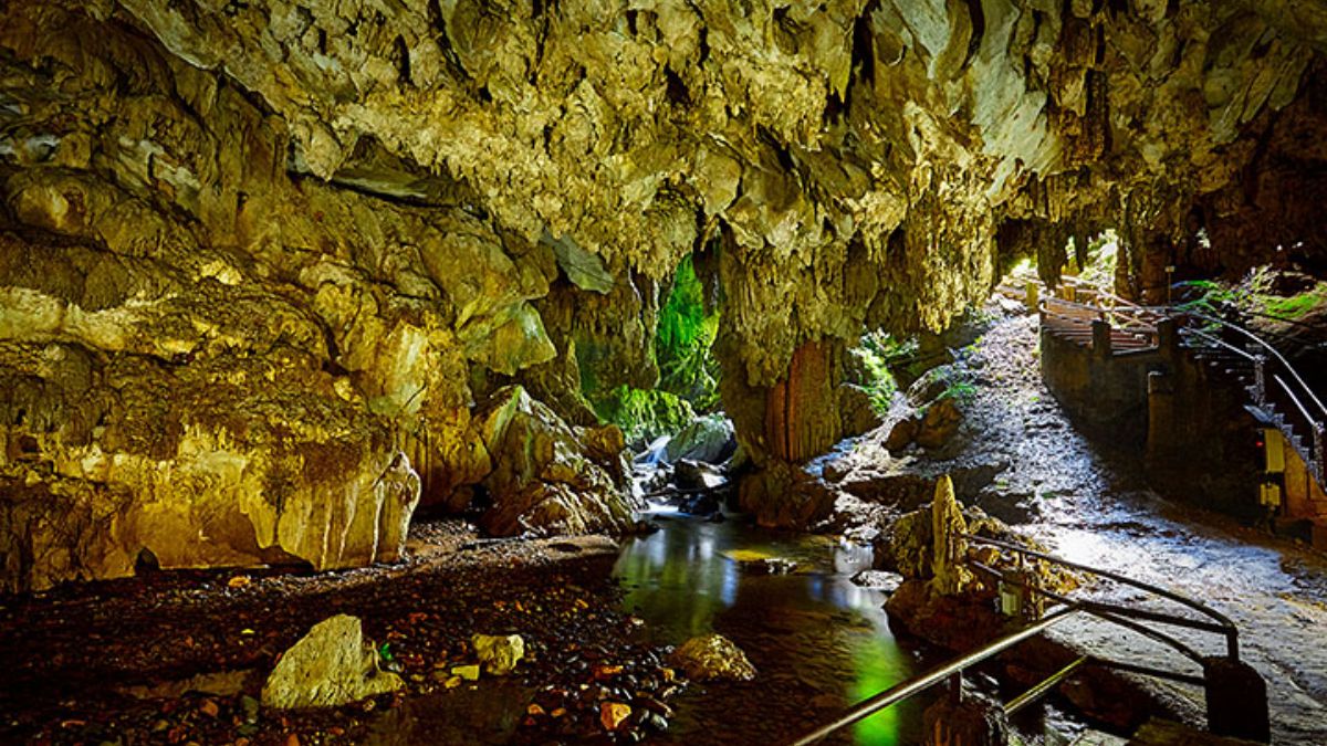 A cidade é considerada uma das mais preservadas ambientalmente do estado, com cavernas, cachoeiras e história