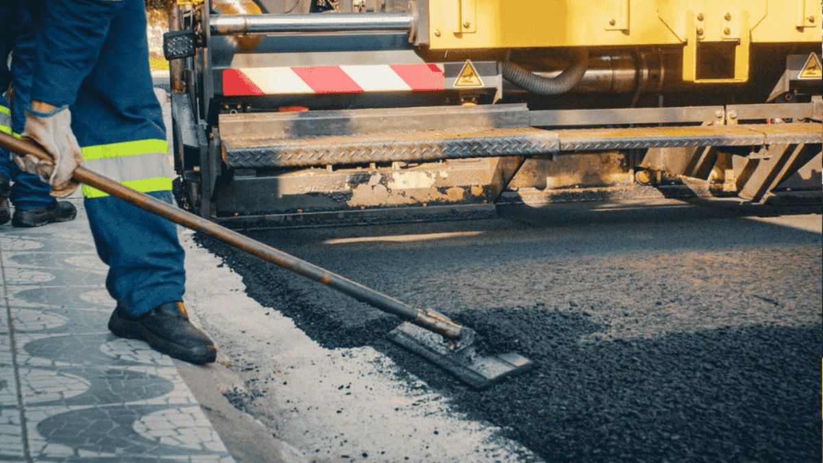 Obras de infraestrutura Vila Margarida recebe novo asfalto em nove ruas de São Vicente