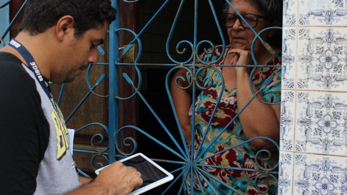 Concurso IBGE 2025 oferece 9.580 vagas temporárias em todo o Brasil, com salários de até R$ 4,3 mil