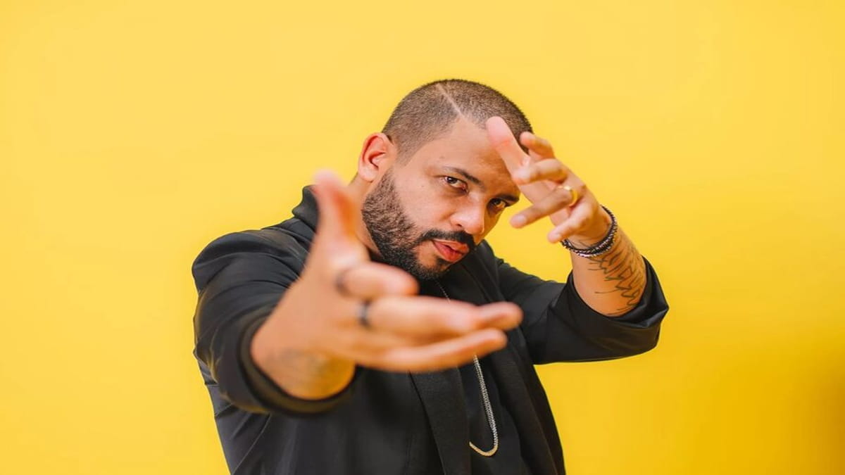 O cantor Projota iria se apresentar neste domingo, mas sua apresentação foi cancelada por conta do clima