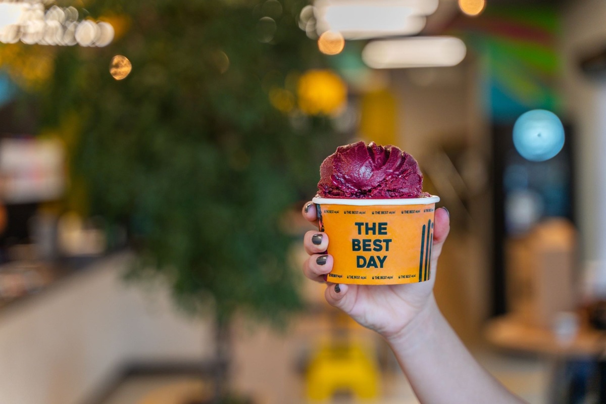 Rede de açaí vai distribuir potes grátis em diversas cidades do Litoral de SP