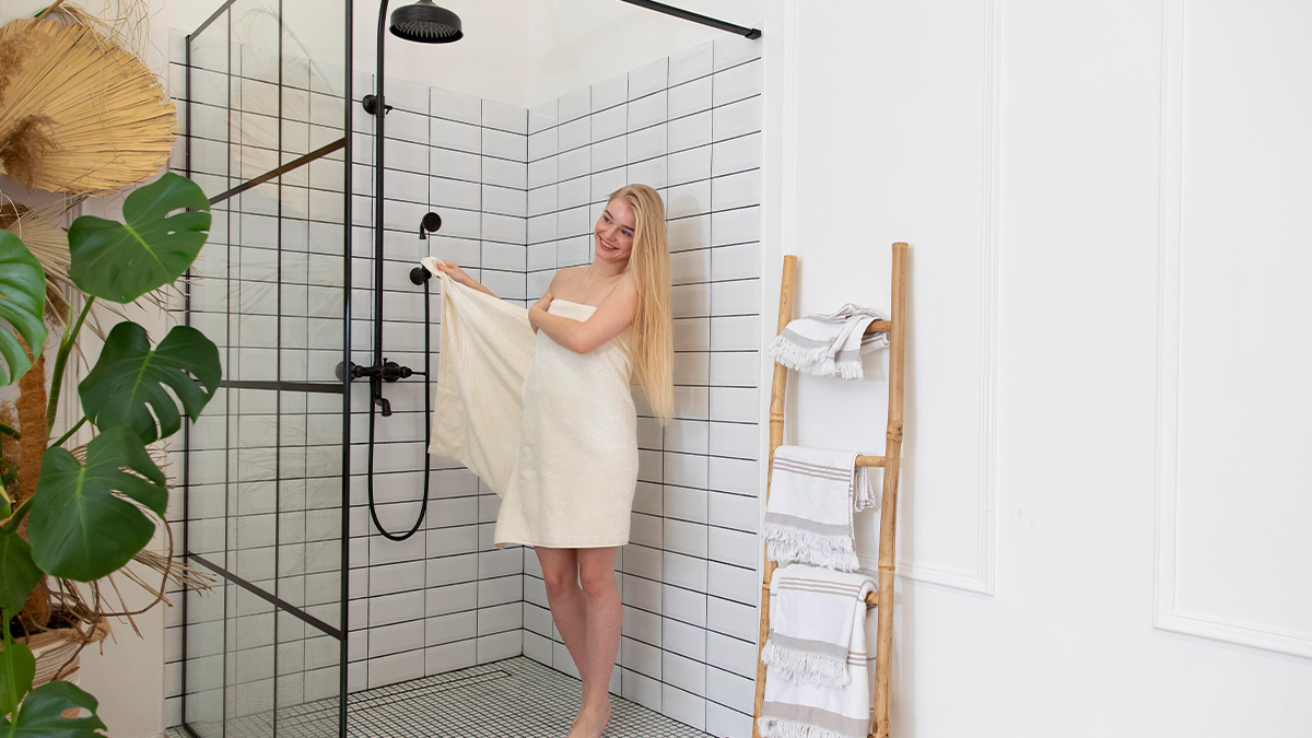 Manter o rejunte do banheiro ou da cozinha limpo, branquinho e com aparência de novo é um desafio comum.