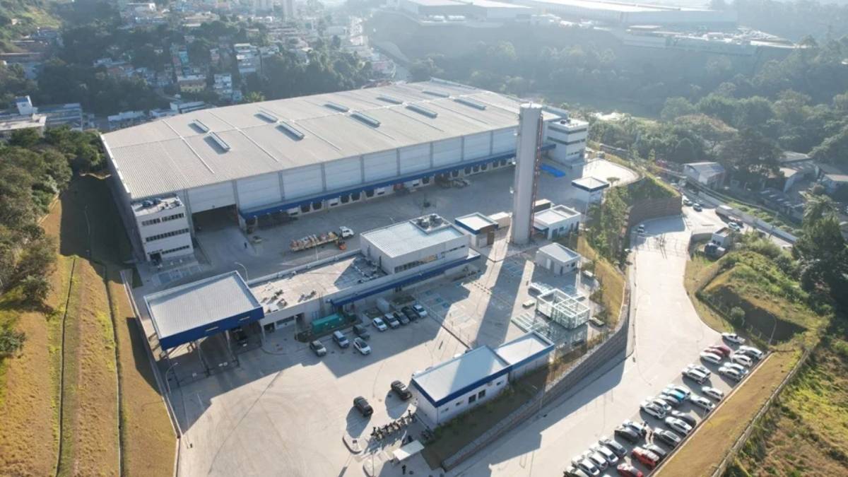 Durante o evento de inauguração, cerca de 600 convidados participaram de um tour por todas as etapas da planta