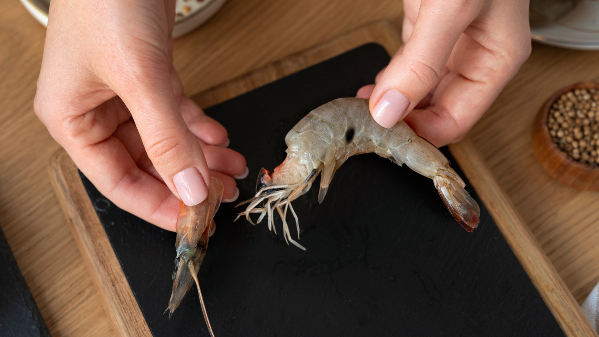 A melanose pode aparecer tanto em camarões frescos quanto em peças que já passaram do ponto