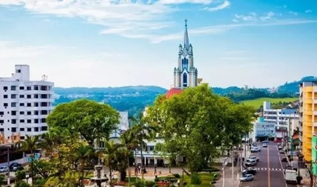 Com sua herança histórica, proximidade de destinos naturais icônicos e crescente infraestrutura cultural e turística, Orleans se projeta como um dos principais polos do Sul catarinense