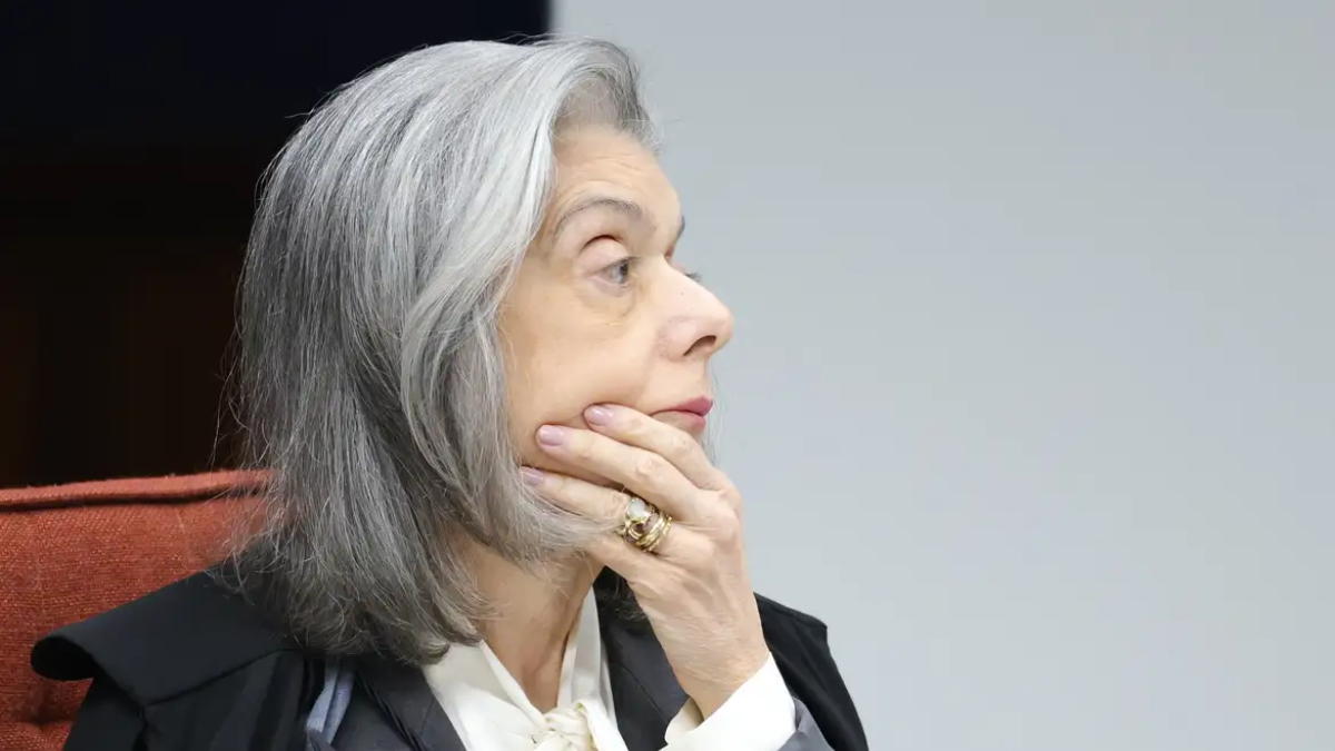 Cármen Lúcia interrompeu para corrigir a confusão entre "processo eleitoral auditável" e "voto impresso"