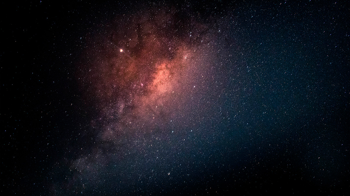 Imagine olhar para o céu durante uma tempestade e, em vez de gotas d'água, ver bilhões de pequenos diamantes caindo ao seu redor.