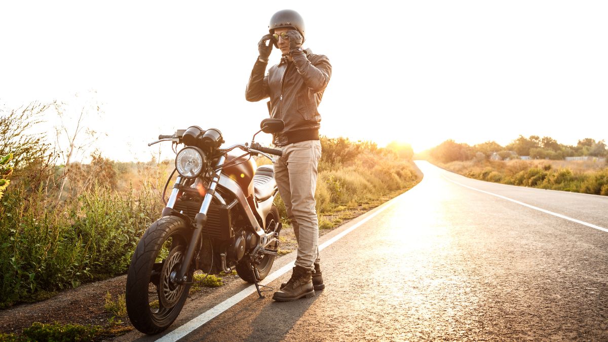 Motociclistas percorrem as estradas paulistas, que agora contam com um guia oficial de mototurismo reunindo rotas, destinos e eventos em 57 cidades