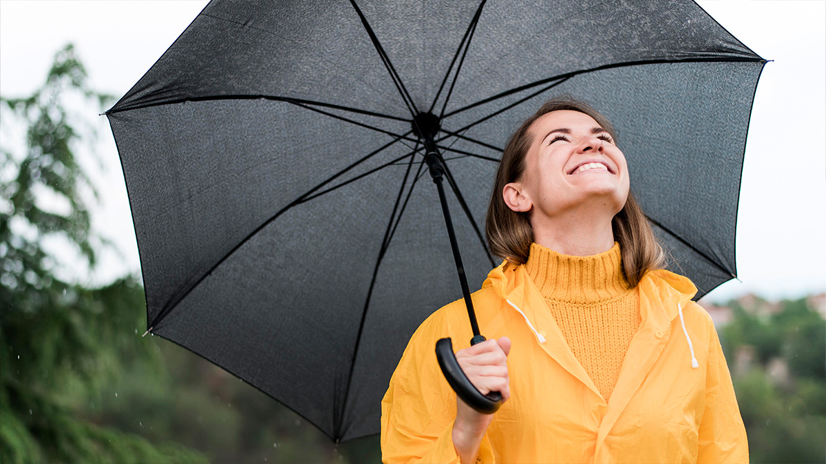 Nos dias de chuva, o guarda-chuva sempre foi o item indispensável de quem precisa sair de casa.