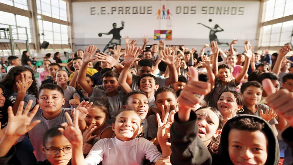 Alunos da Escola Estadual Parque dos Sonhos, localizada em Cubatão