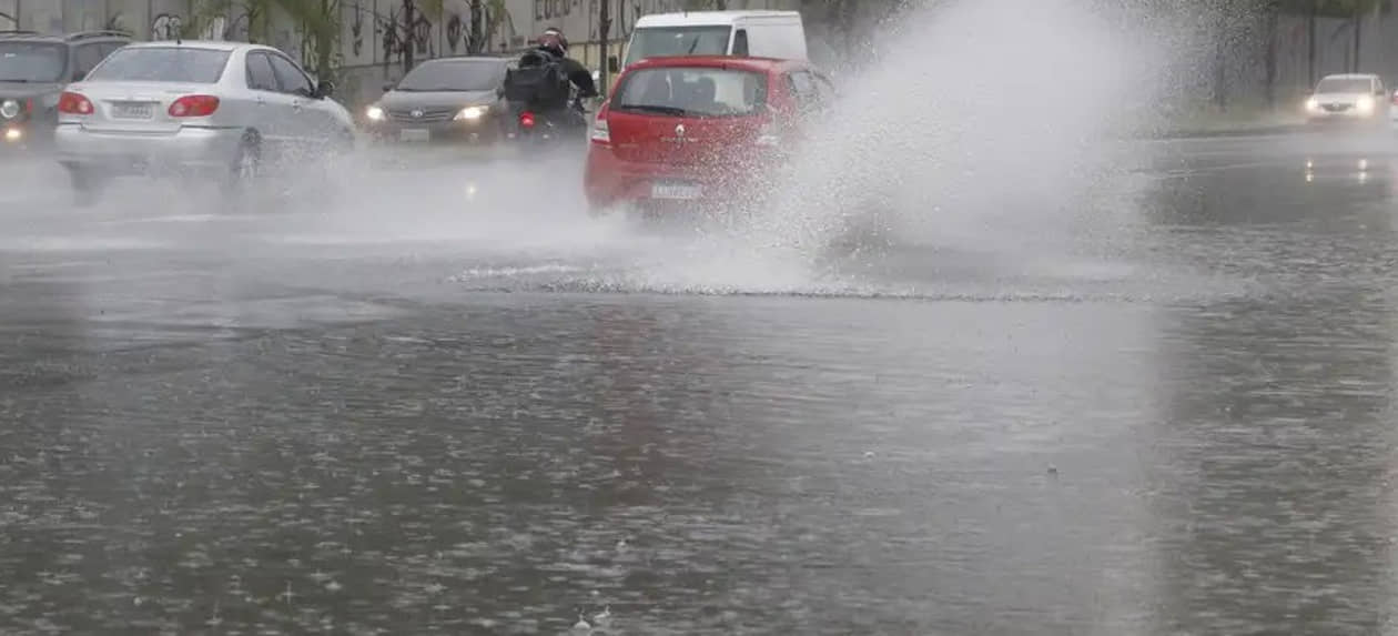 Mudança no tempo deve trazer transtornos ao litoral de SP, como alagamentos