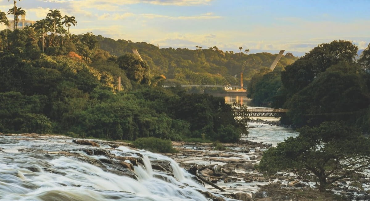 O nome 'Piracicaba', de origem tupi, significa 'lugar onde o peixe para', em referência às quedas d'água que dificultavam a passagem dos cardumes