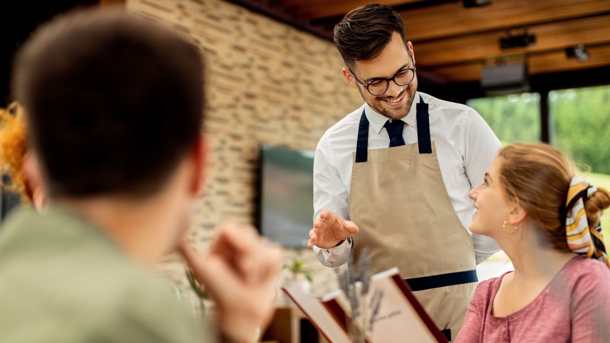 Especialista Mar Casas revela como a etiqueta à mesa facilita a convivência e evita gafes