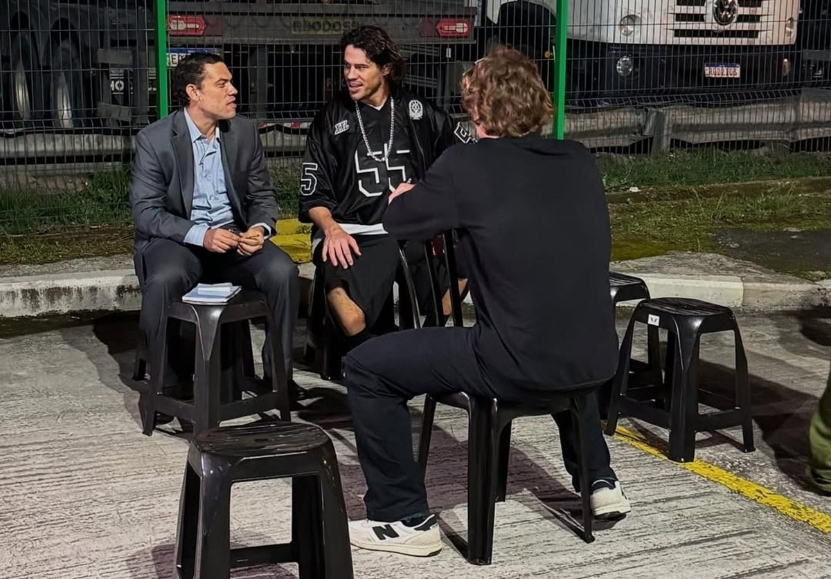 Ator José Loreto gravou na área industrial de Cubatão na noite deste domingo (31)