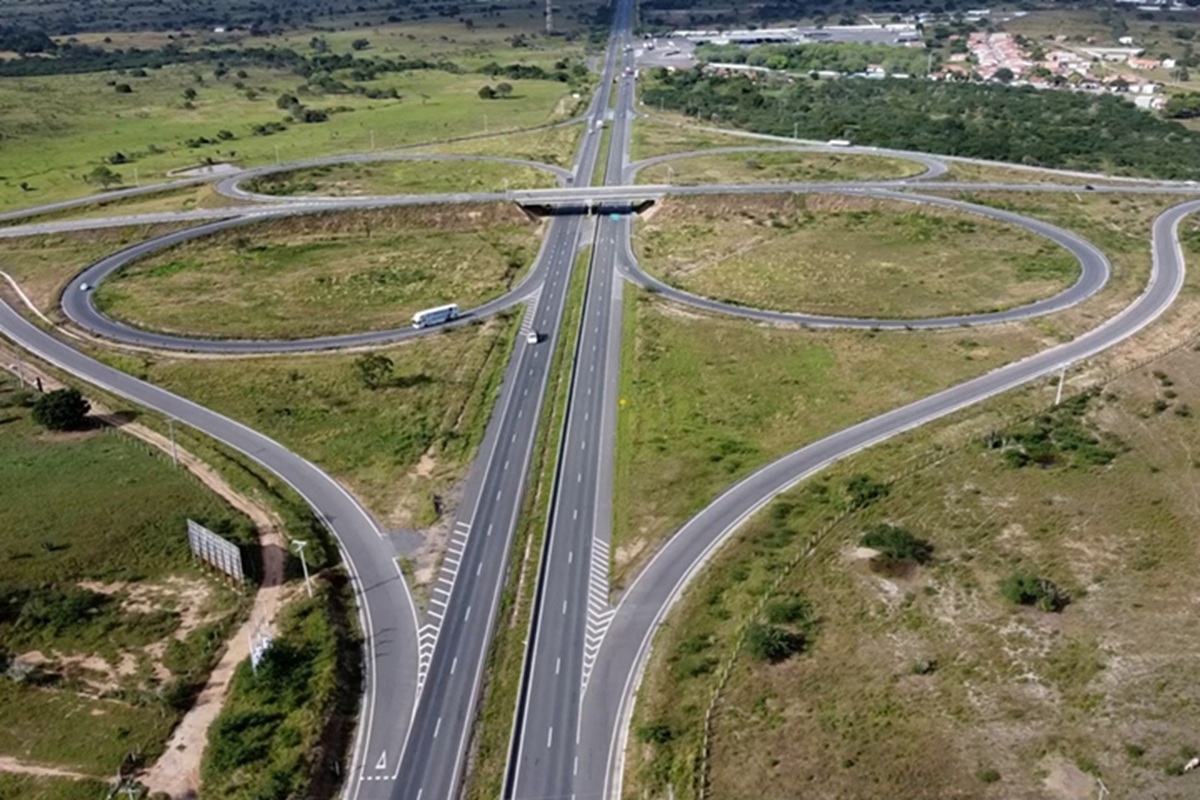 Rodovia BR-116 é um dos corredores mais importantes do país