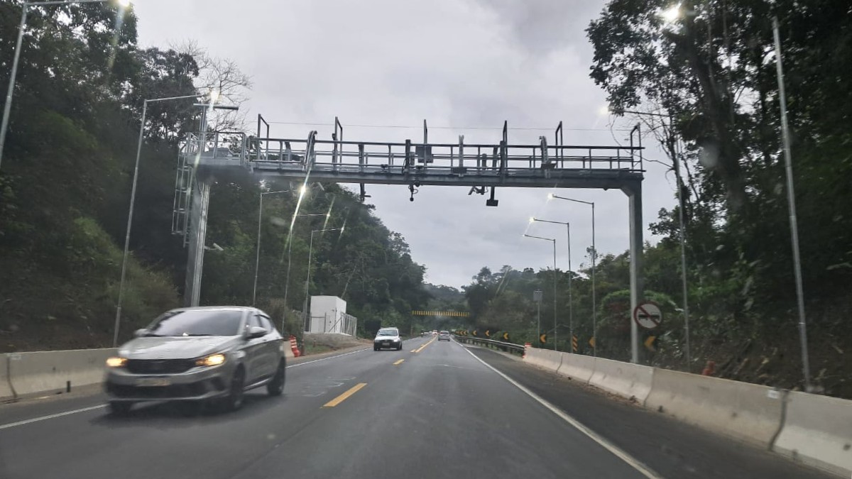 O novo pórtico de cobrança foi instalado em um ponto estratégico