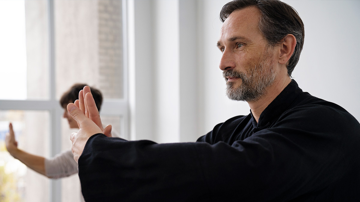 Conforme envelhecemos, manter-se em forma não é apenas uma questão estética, mas sim uma necessidade para preservar a saúde