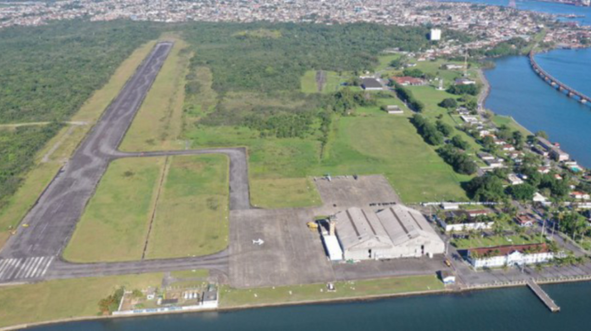 O aeroporto está sendo implantado na Base Aérea de Santos