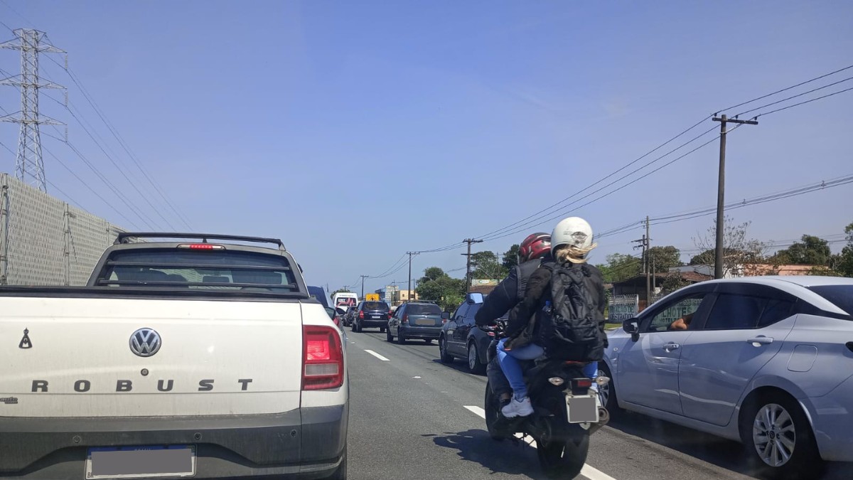 Quem trafegou entre Peruíbe e Itanhaém na manhã deste sábado (20) teve que ter paciência