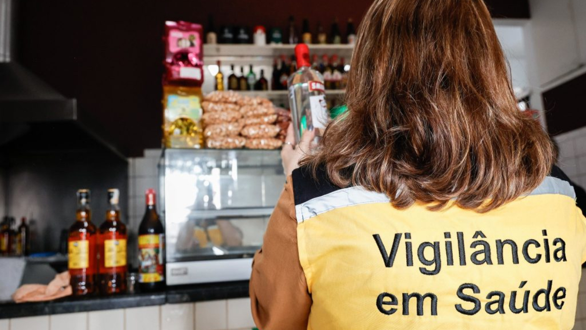 Dois estabelecimentos foram autuados por irregularidades sanitárias