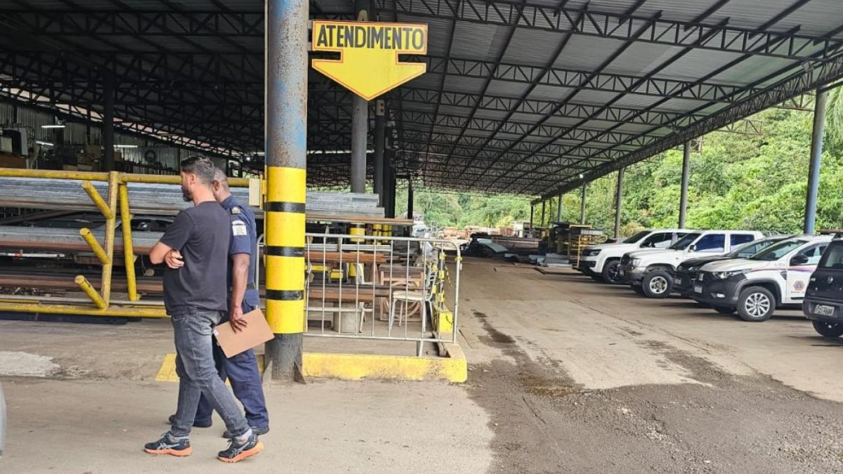 A Prefeitura de Santos realiza operação para garantir a sustentabilidade da região