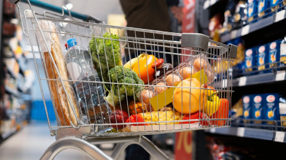 A estratégia da rede é concorrer com varejistas locais com preços acessíveis