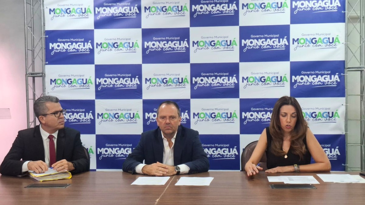 Membros da equipe de administração realizaram uma coletiva de imprensa nesta terça-feira (30)