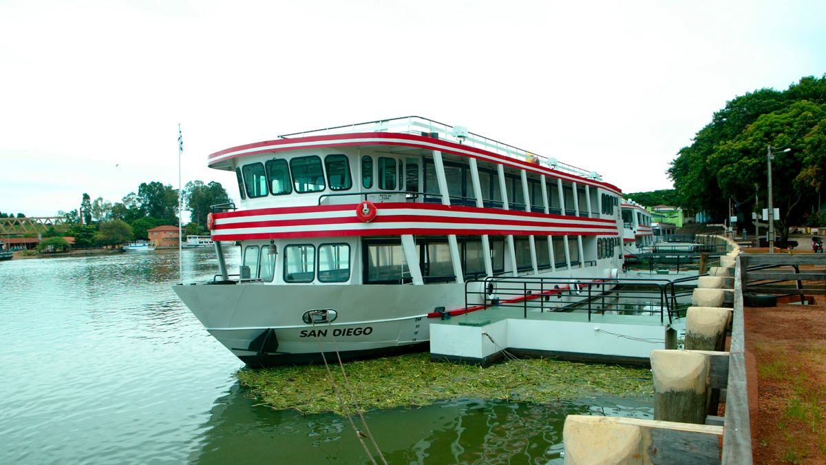 Em Barra Bonita, no interior de SP, o Tietê mostra uma face surpreendente e atrai milhares de turistas com passeios de barco