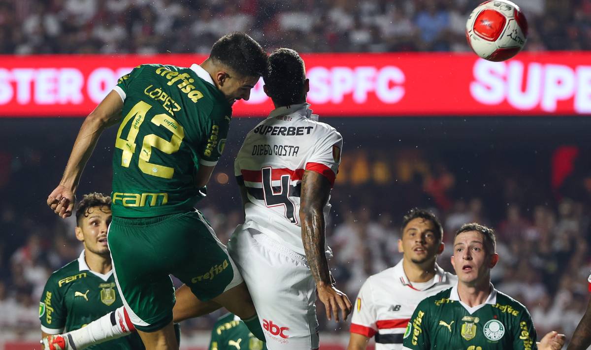 A disputa pelo título segue acirrada entre Flamengo, Palmeiras e Cruzeiro, tornando cada ponto fundamental