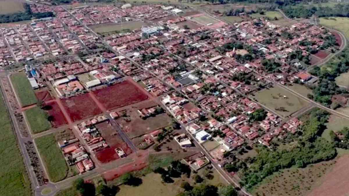 Embora tenha mais de 100 anos, a história de Gavião Peixoto se consolidou de maneira atípica