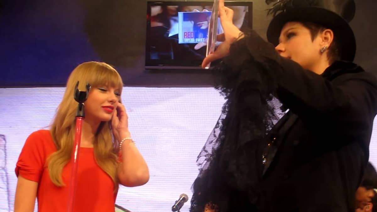 Taylor Swift já participou do programa da Xuxa, mas a experiência não foi das mais amistosas