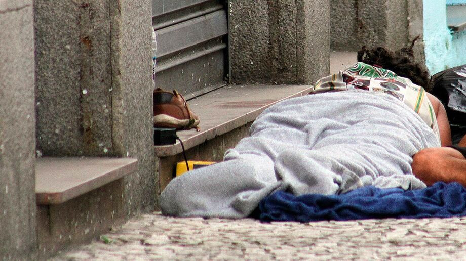 Cerca de 3.850 pessoas vivem em situação de rua na Baixada Santista, segundo dados das prefeituras da região