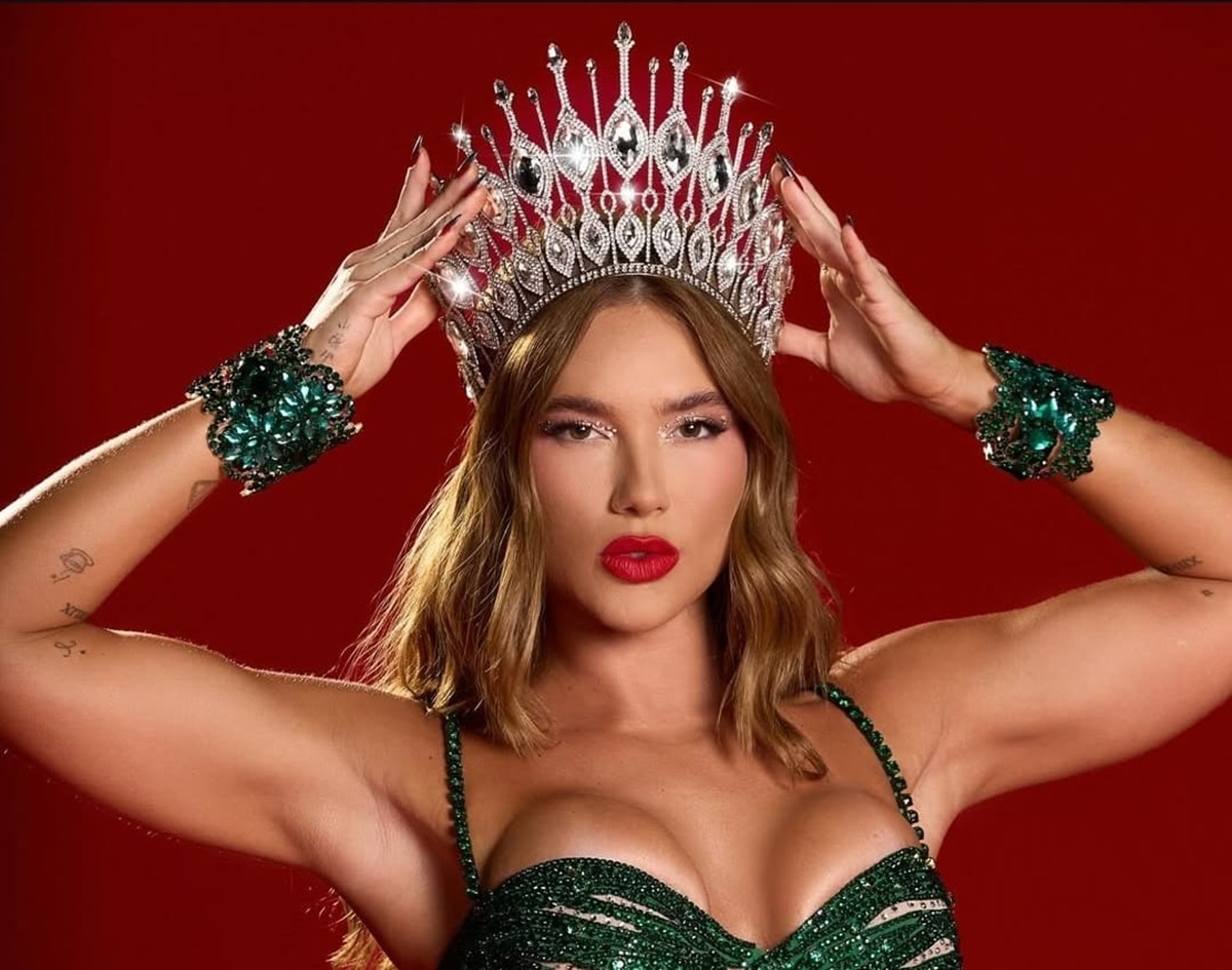 Virginia recebeu a coroa oficialmente das mãos de Paolla Oliveira