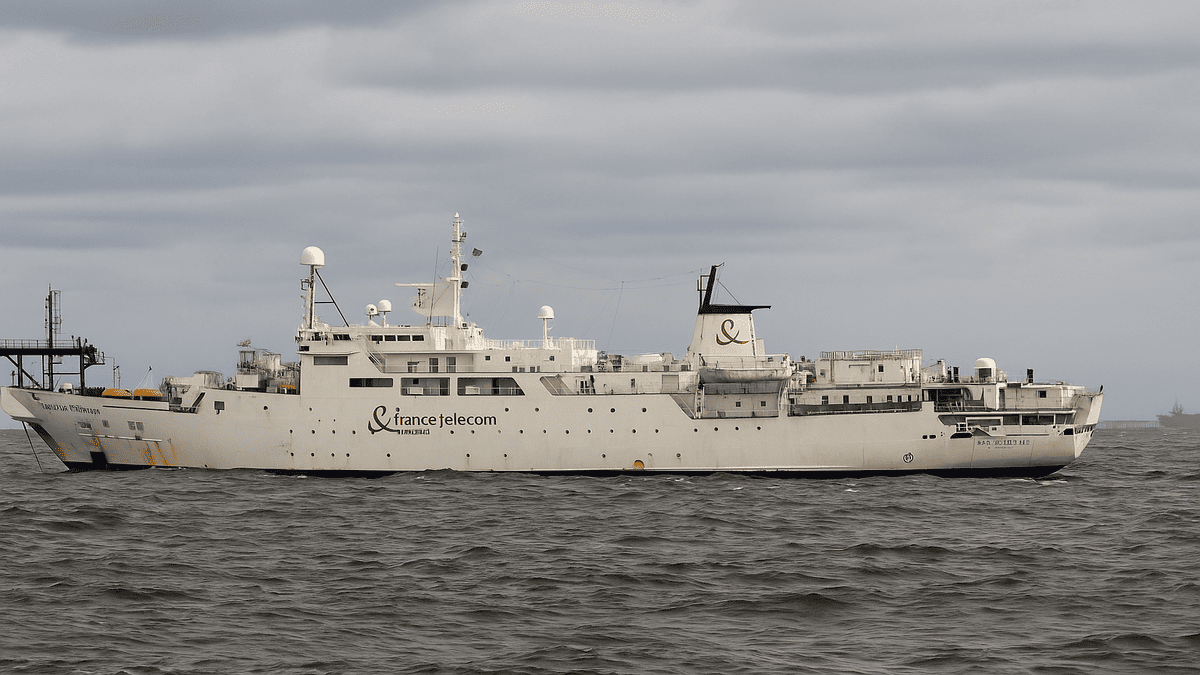 O navio é de extrema importância para fazer o reparo do submarinos de Madagascar e Gana