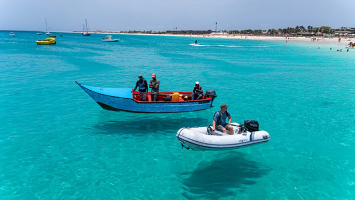 A Ilha do Sal oferece momentos de lazer em passeios que cabem no bolso