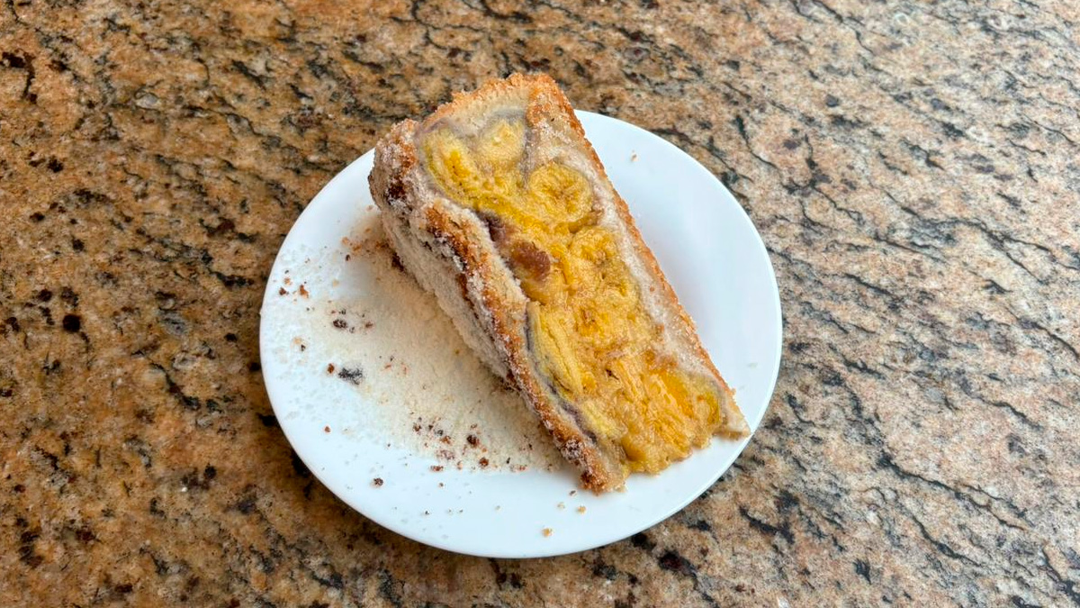 Santos, uma cidade que preserva cultura e tradições, guarda entre seus sabores um verdadeiro clássico: a torta de banana do Sevilha.
