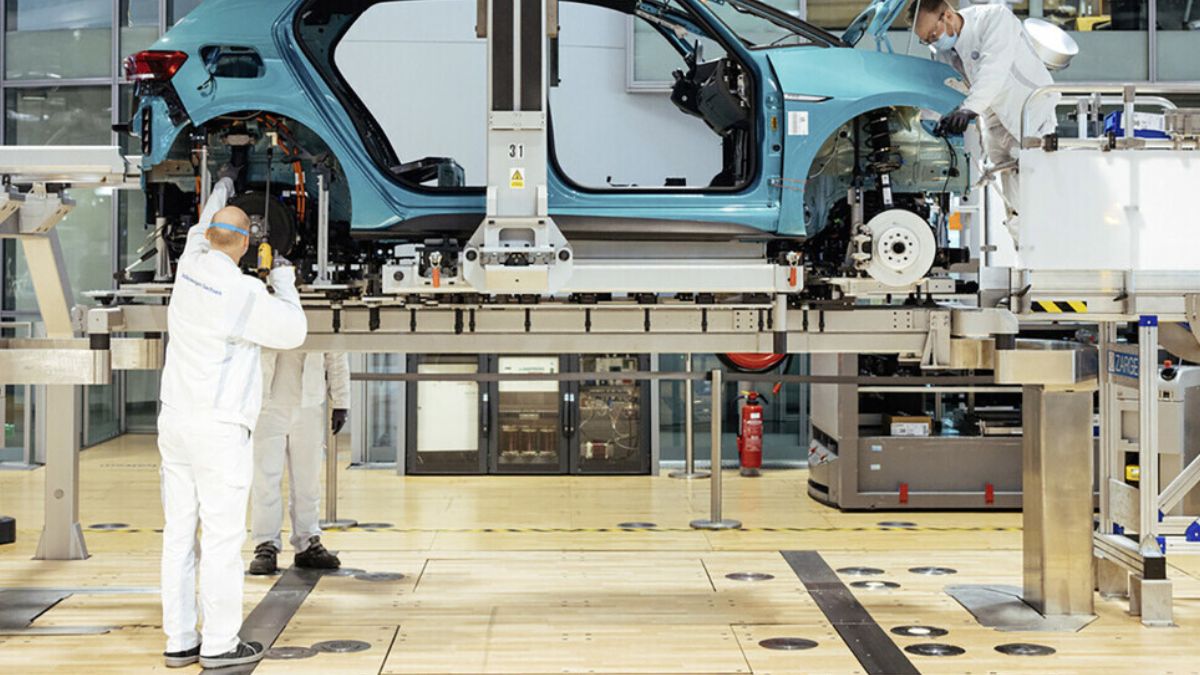 Grande montadora suspende a produção de carros elétricos por baixa demanda; entenda o caso