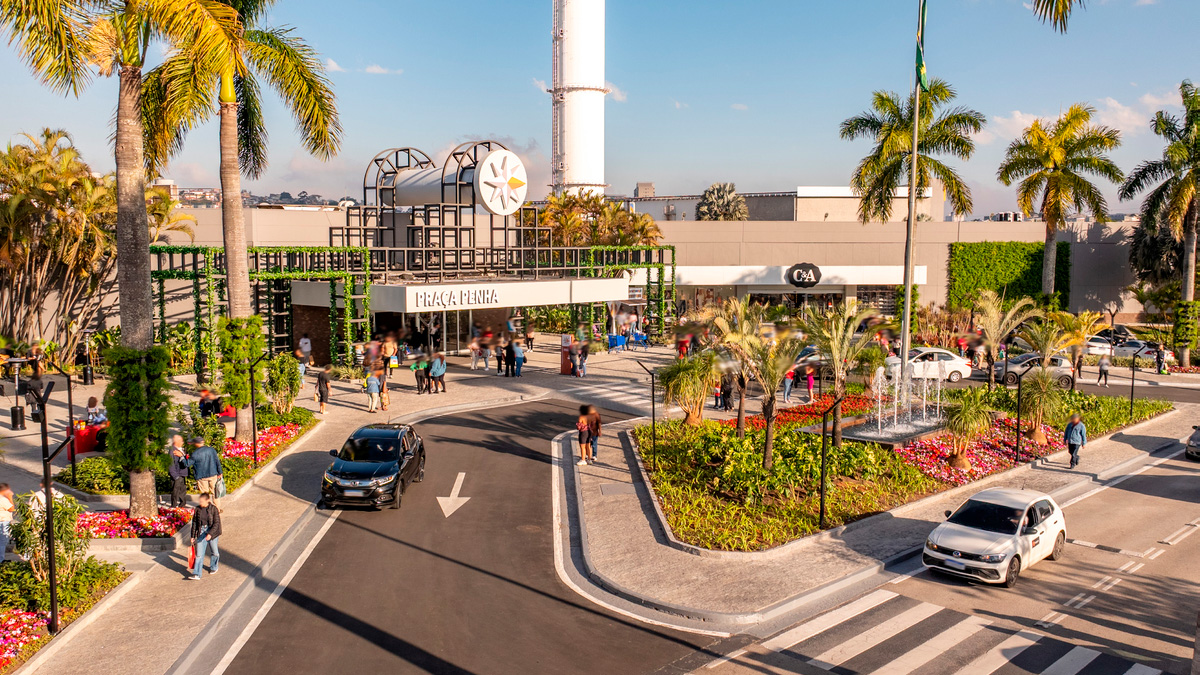 O Centro Comercial Leste Aricanduva, conhecido popularmente como Shopping Aricanduva, é considerado o maior centro de compras do Brasil e da América Latina