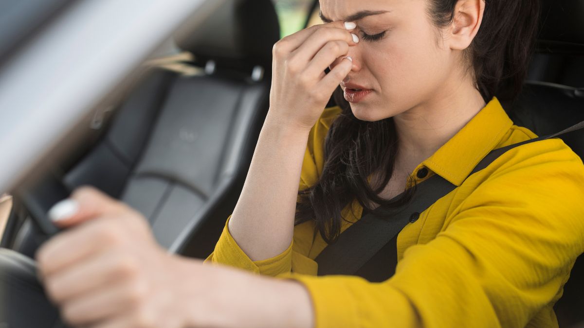 Ouvir músicas alegres ou suaves durante o trajeto pode ajudar a reduzir o enjoo no carro, segundo estudo de pesquisadores chineses