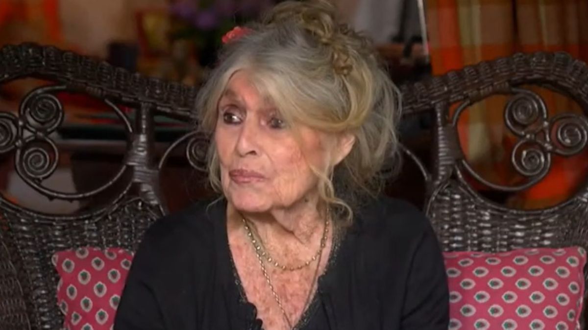 A artista francesa foi submetida a uma cirurgia às pressas