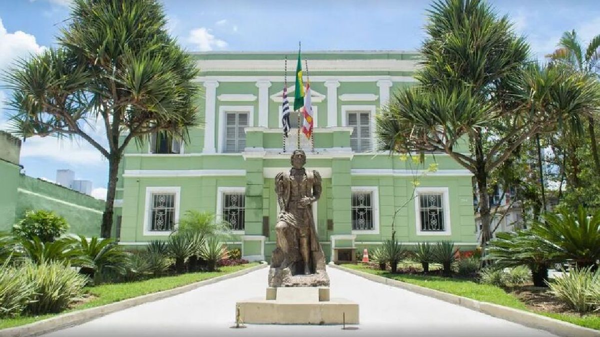 Prefeitura de São Vicente passa por uma nova dança das cadeiras no primeiro escalão