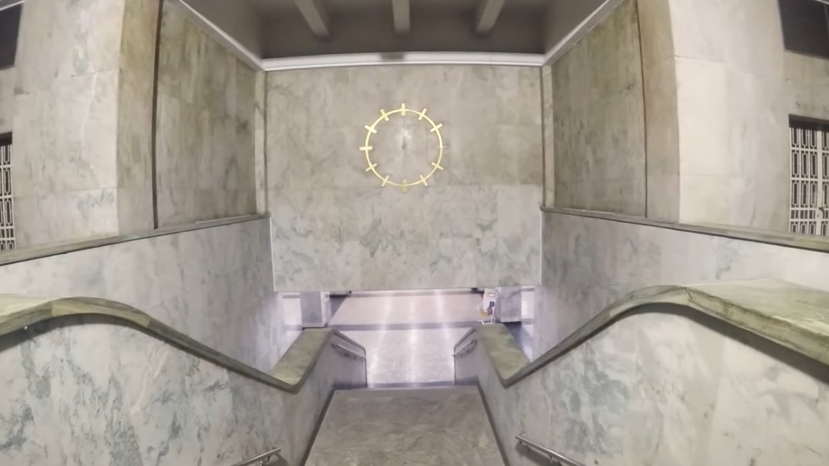 Com mais de 6 mil metros quadrados de revestimento em mármore, a Galeria Prestes Maia guarda esculturas de nomes consagrados