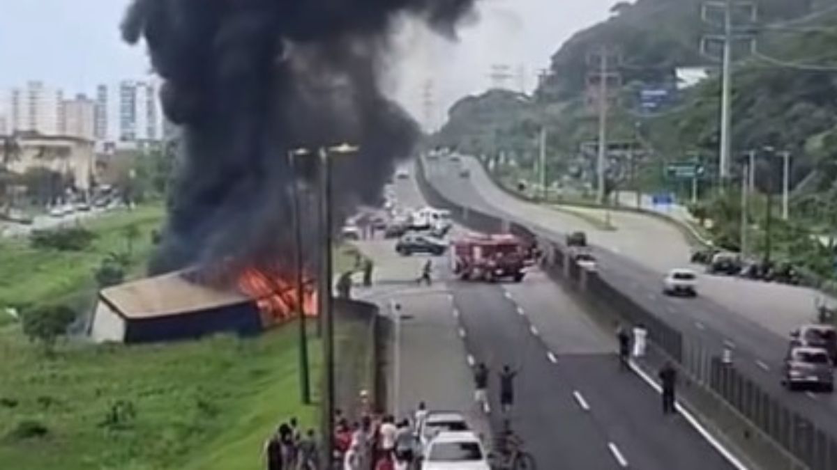 Acidente interdita via na Padre Manoel da Nóbrega
