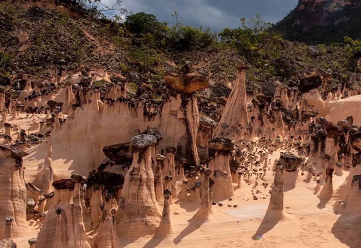 Fenômeno 'chaminés de fada' foi registrado pela primeira vez no nordeste do estado de Goiás