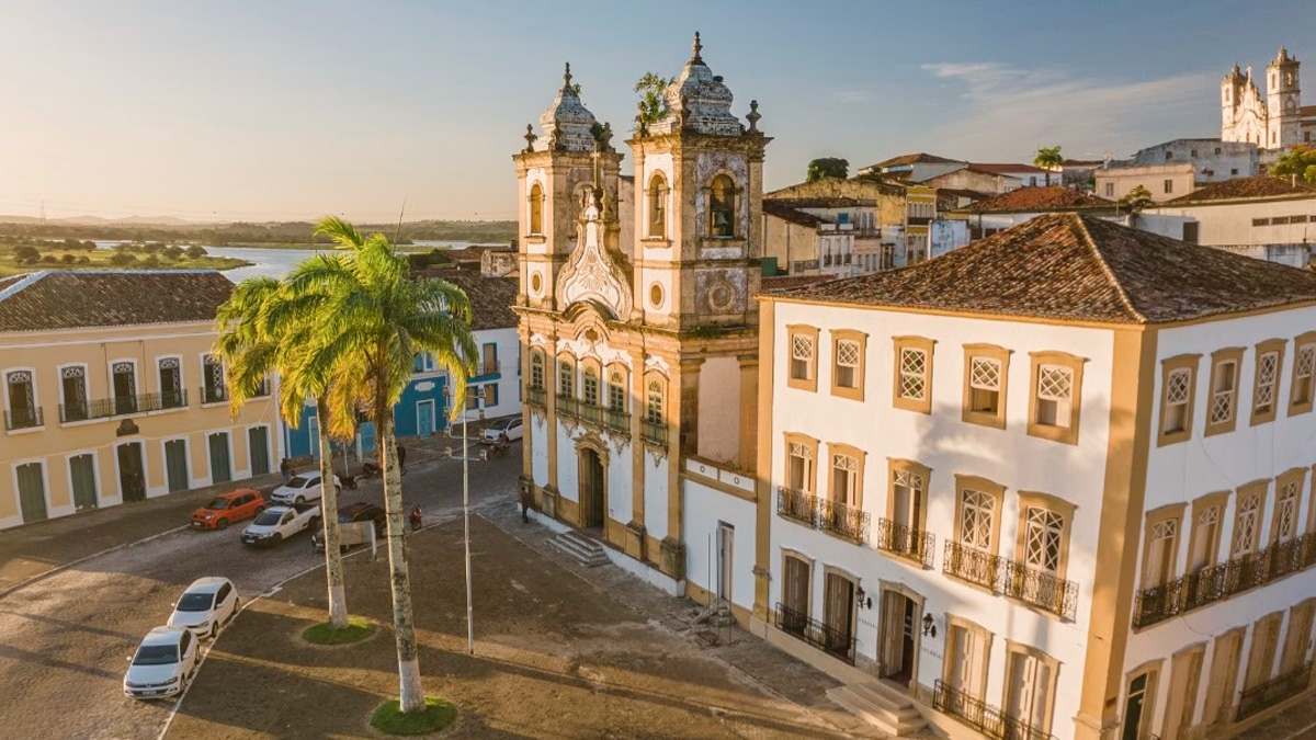 Localizada no sul de Alagoas, a cerca de 170 km de Maceió, a cidade de Penedo é um verdadeiro tesouro histórico e cultural às margens do Rio São Francisco