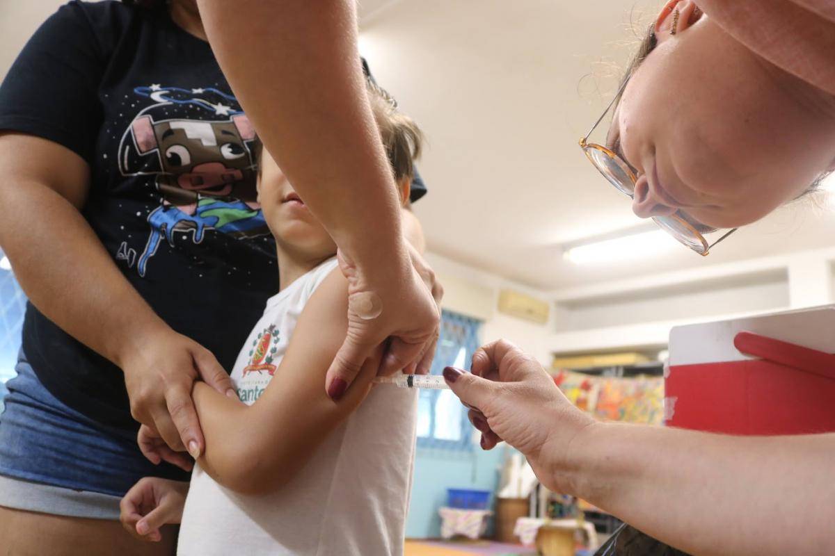 A ação, que faz parte do Programa Saúde na Escola, alcançou até a última terça-feira (28) um total de 2.783 doses superando as 2.488 aplicadas em 2024