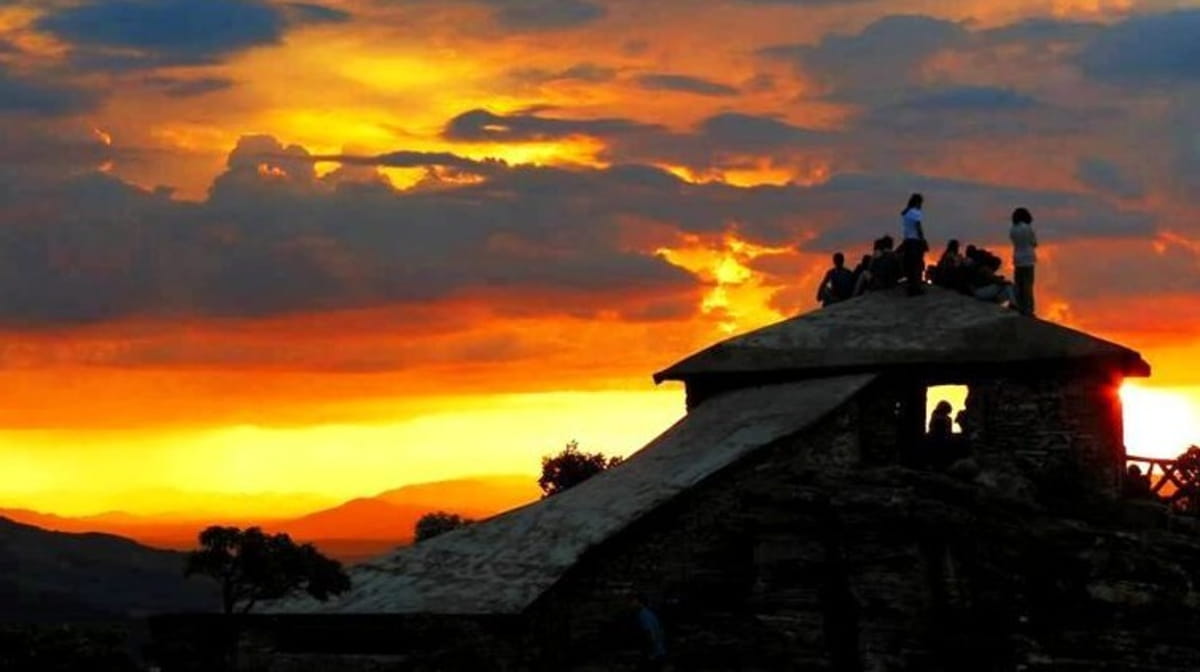 A fama de São Thomé das Letras está ligada tanto às suas formações rochosas de quartzo e quartzito, quanto às histórias que circulam há séculos